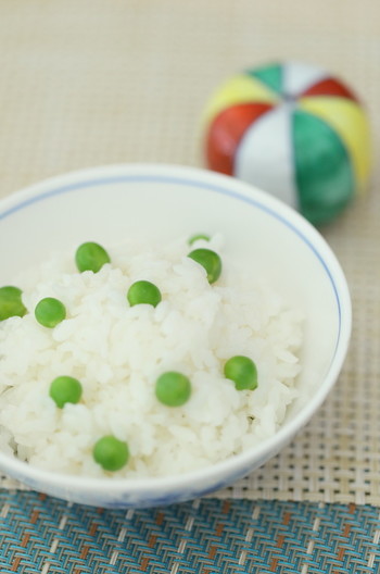 昆布出しで炊いたもっちりグリンピごはん