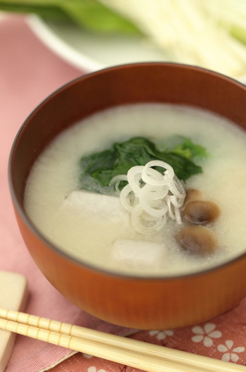 ほうれん草・里芋・しめじの具沢山お味噌汁