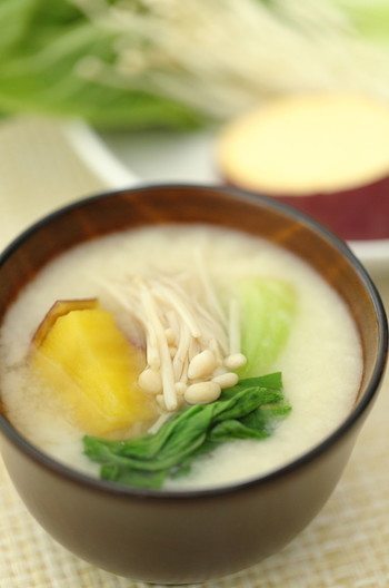 えのきとさつま芋、青梗菜のお味噌汁