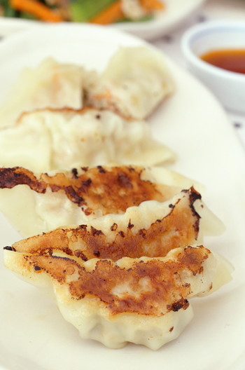 シャキシャキ食感の野菜たっぷり焼餃子