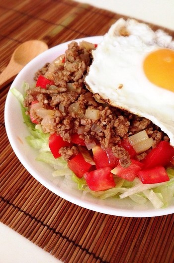タコライス風 ひき肉とトマトのさっぱり丼