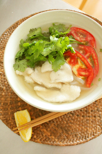 さっぱり美味しい鶏むね肉のフォー