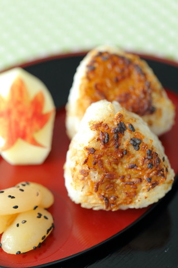 醤油ダレが香ばしい焼きおにぎり❀