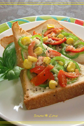 醤油ベース ピーマンとコーンのトースト