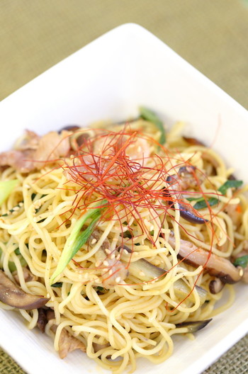 オイスター風味のピリ辛焼きそば