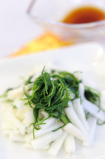 手軽１品_長芋とおかひじきわさび醤油添え