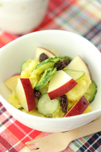 さつま芋とりんごの彩りキレイなサラダ