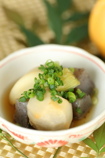 里芋と蒟蒻のやさしいお味の煮物