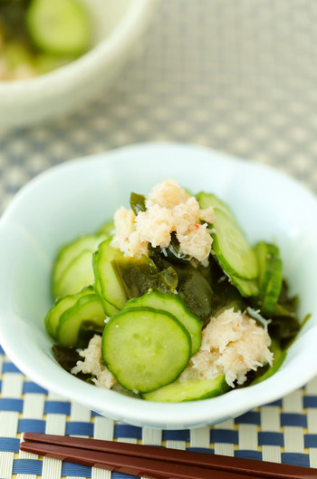 蟹のみ入りで旨味アップ 胡瓜若芽の酢の物