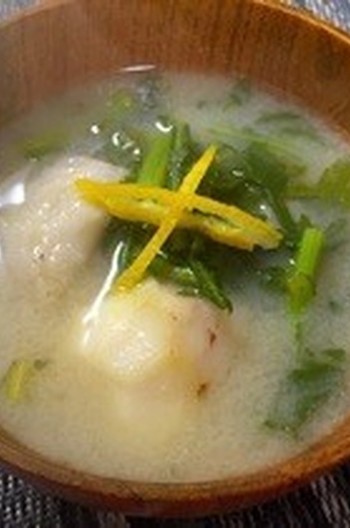 里芋と春菊の白味噌汁