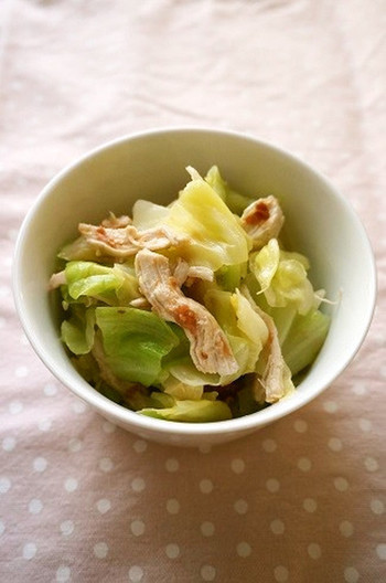 キャベツと鶏肉の梅肉和え