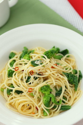 菜の花としらすのピリ辛ぺペロンチーノ