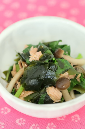 独特の香り楽しむあしたばのポン酢醤油和え