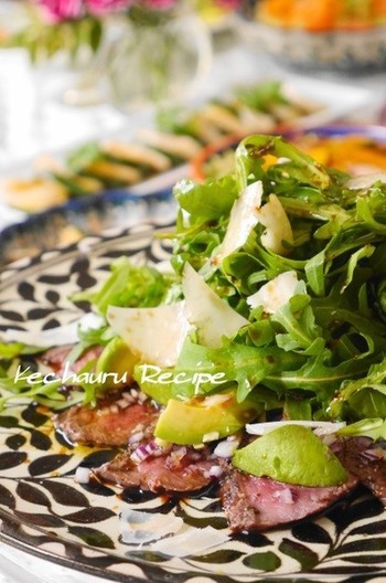 牛タタキとアボカドのカルパッチョ風サラダ