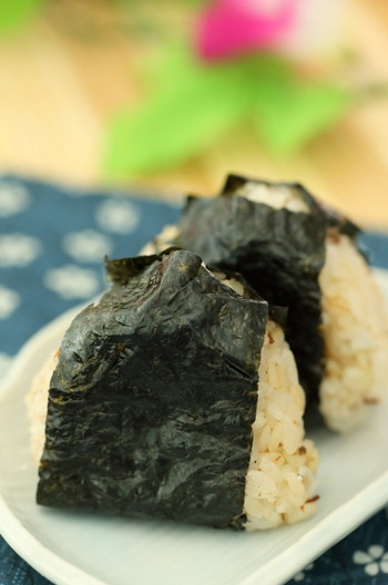 しらすと佃煮の梅風味おにぎり