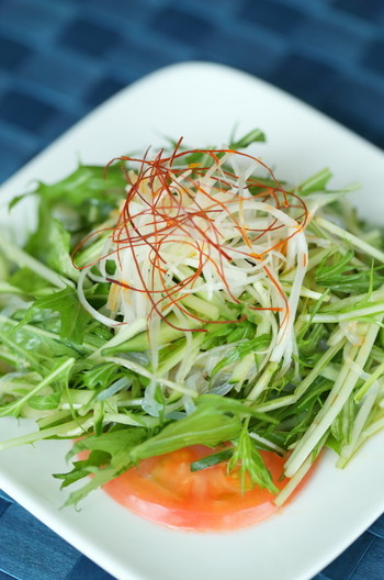 こんにゃくとお野菜のピリ辛酢和え