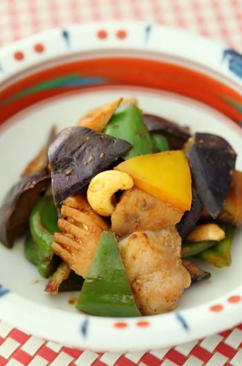 鶏肉となすのカシューナッツ赤味噌ソテー