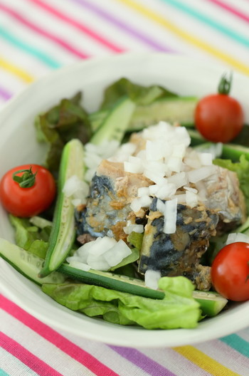 サバ缶詰で簡単サラダ