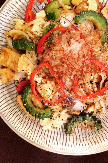 厚揚げと赤ピーマンのゴーヤーチャンプル