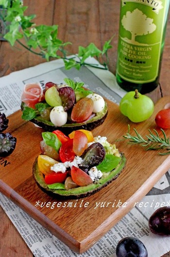 ぶどうのマリネのアボカドココット