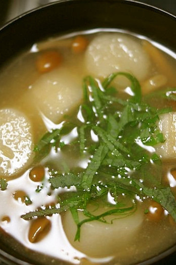 ナメコと麩の味噌汁紫蘇風味