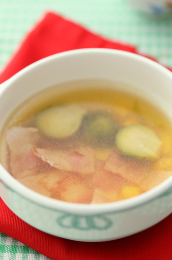 芽キャベツとベーコンのコンソメスープ