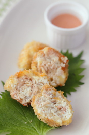鮭缶とチーズの入ったコロコロ豆腐コロッケ