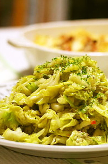 アボカドとキャベツのグリーンサラダ