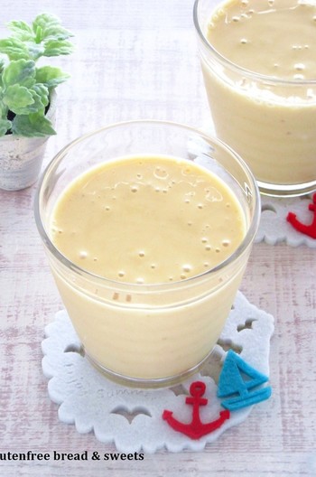 冷凍マンゴーで　マンゴーの豆乳スムージー