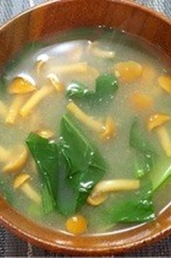 小松菜となめこの味噌汁
