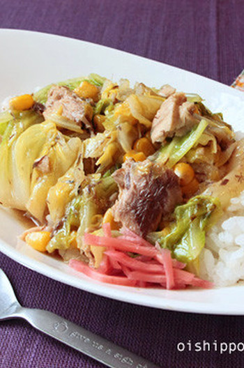 さばの水煮缶とキャベツの中華丼