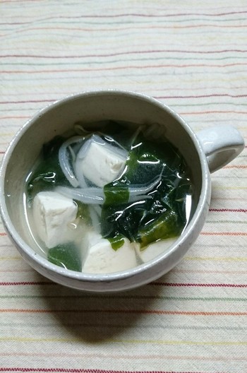豆腐とわかめ もやしのスープ
