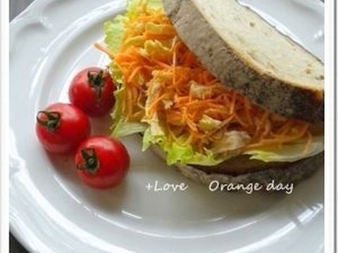 鶏むね肉と人参のチャイニーズサンド