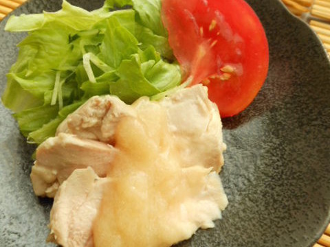 蒸し鶏の味噌かけ