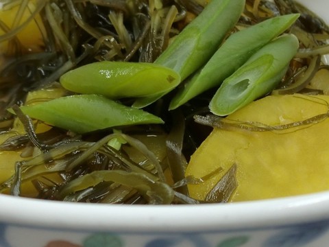 さつまいもと切昆布の煮物