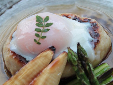 大きな鶏つくねと春野菜のグリル