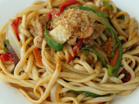 シーフードミックスで海の幸焼きうどん