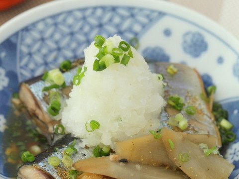 秋刀魚と根菜の含め煮おろし添え