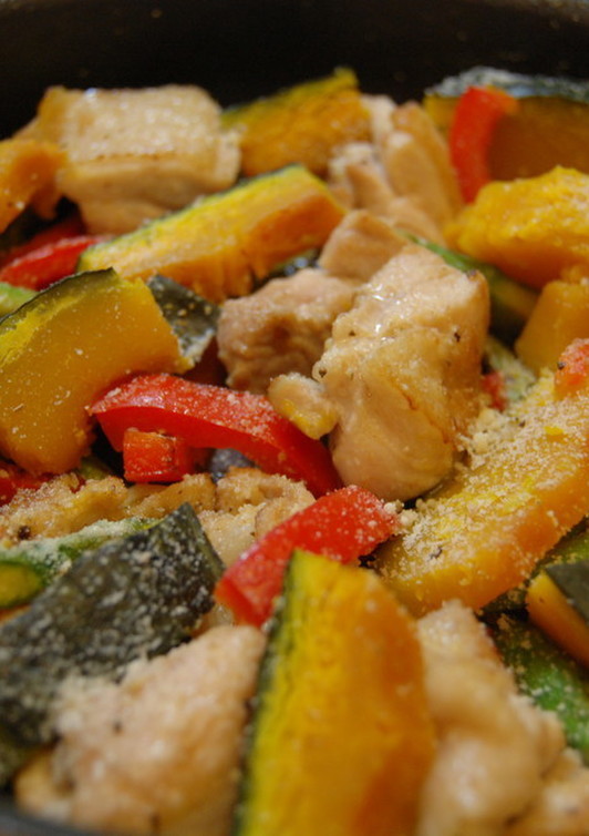 簡単 鶏肉と彩り野菜のオーブン焼き
