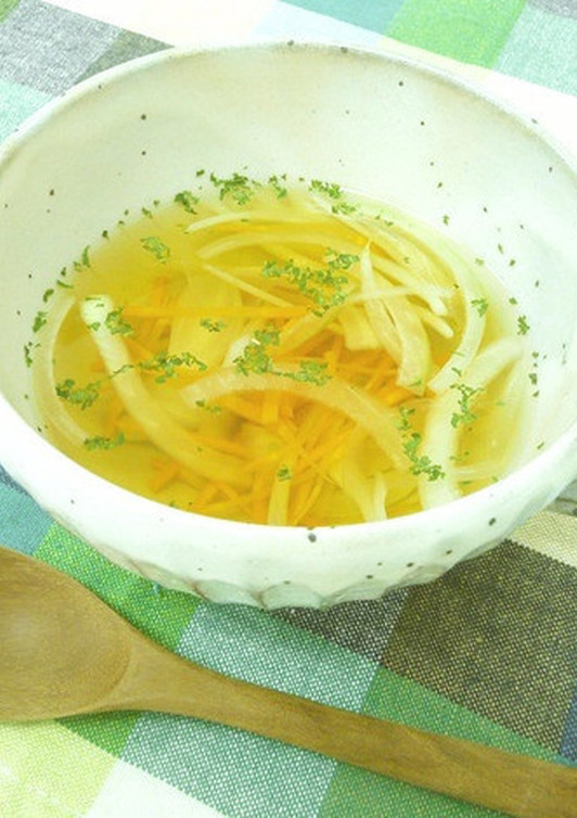 千切り野菜のコンソメスープ