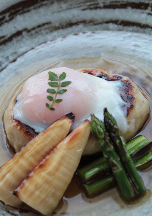 大きな鶏つくねと春野菜のグリル
