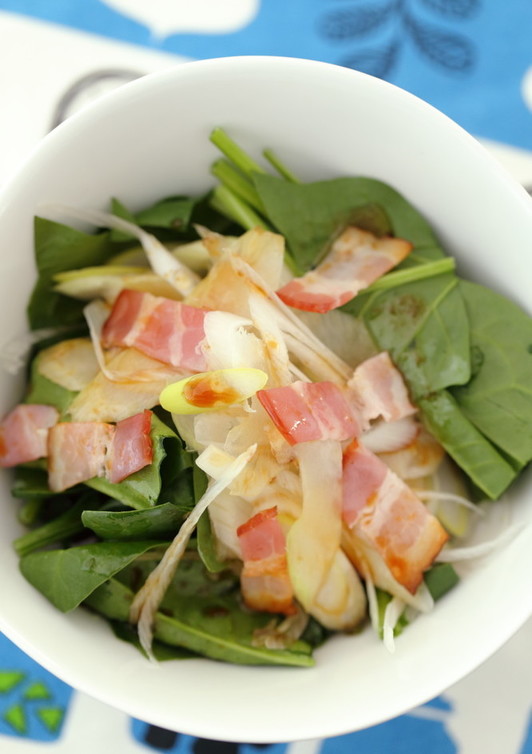 ほうれん草と香り野菜のベーコンサラダ