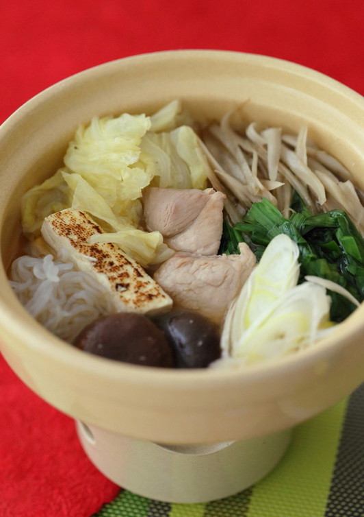 ごぼうたっぷり豚肉赤味噌鍋