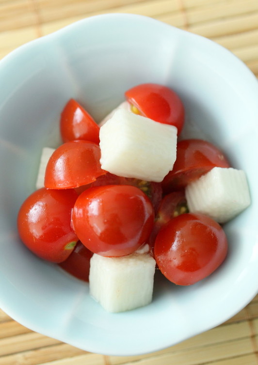 トマトと長芋の紅白あっさり酢の物