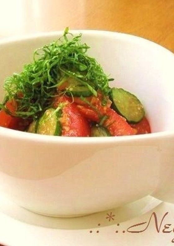トマトとキュウリの青じそ 胡麻サラダ