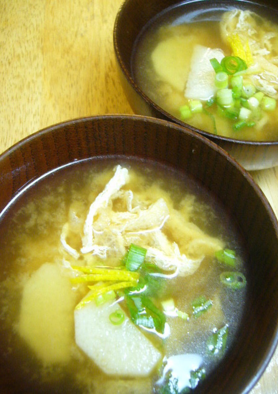 長いもと油揚げの味噌汁