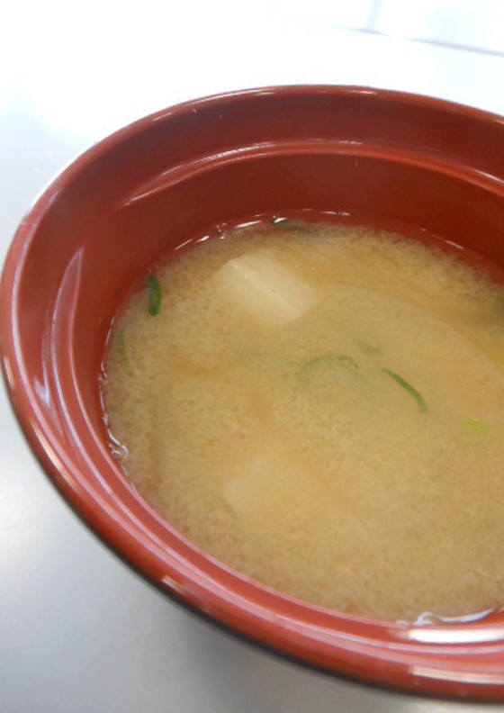 たまねぎと麩の味噌汁