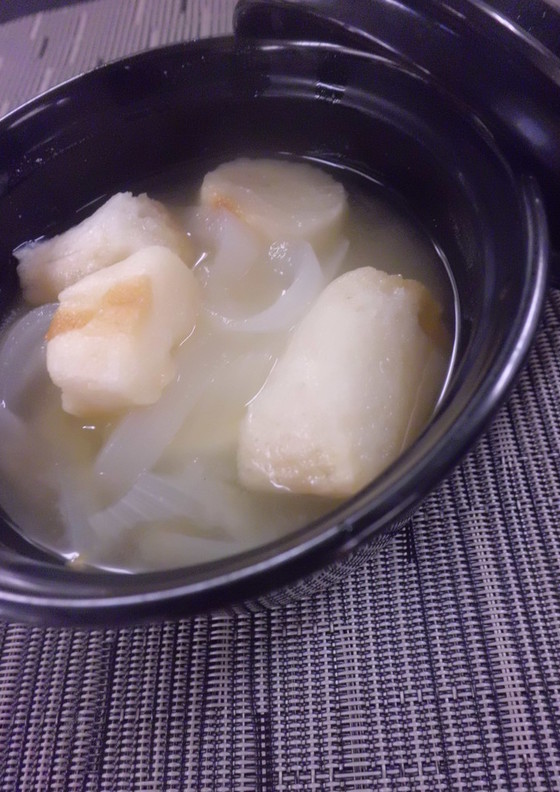玉ねぎと小町麩の味噌汁