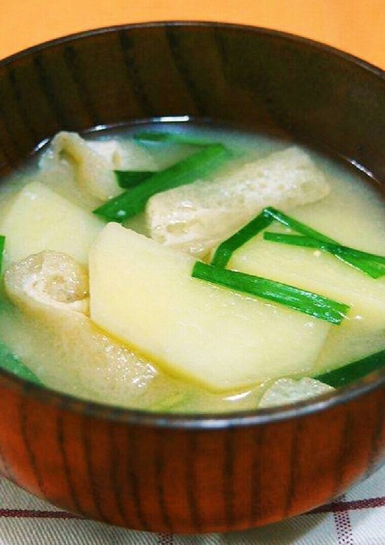 じゃがいもとニラの味噌汁