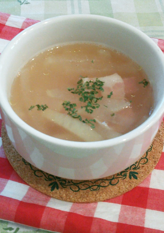 大根とベーコンの塩麹コンソメスープ